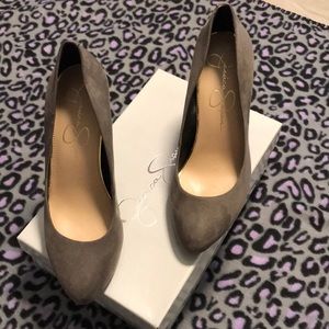 Jessica Simpson pumps